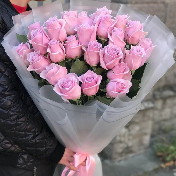 25 высоких розовых роз в Паттайе